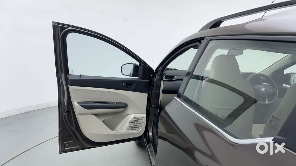 Renault Triber Rxt, 2022, Petrol