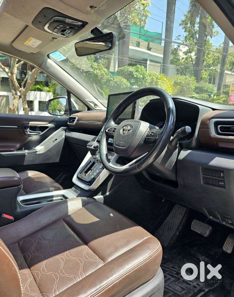 Toyota Innova Hycross 2.0 Zx Hybrid 7 Str, 2023, Petrol