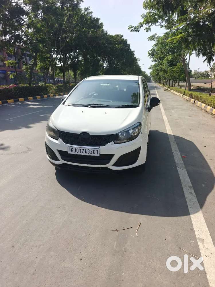 Mahindra Marazzo 2020 1st Owner White Colour