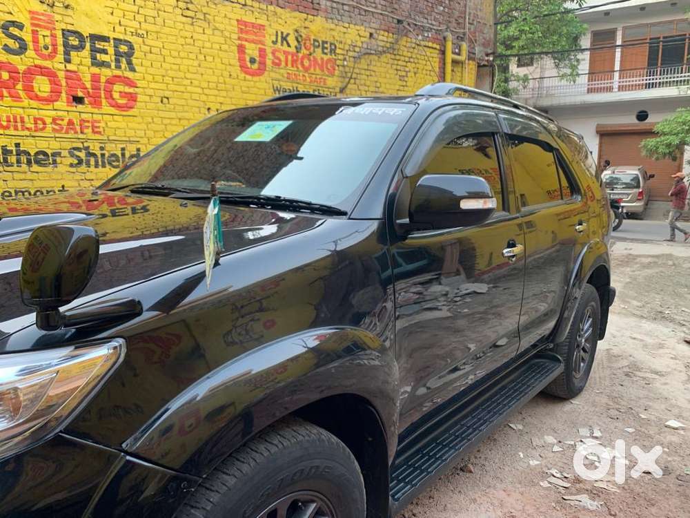 Toyota Fortuner Diesel Manual 2014 Year Scratchless With All Records.