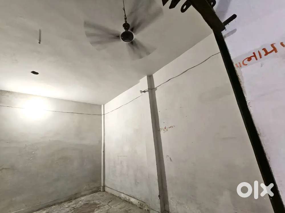 Godown Available for Rent &ndash; 350 Sq Ft
