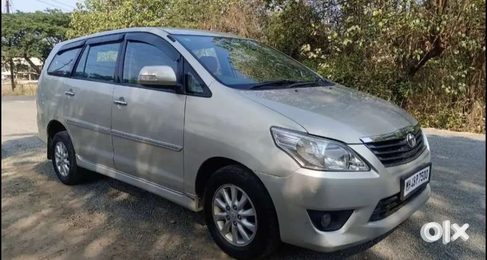 Toyota Innova 2.5 V 8 Seater