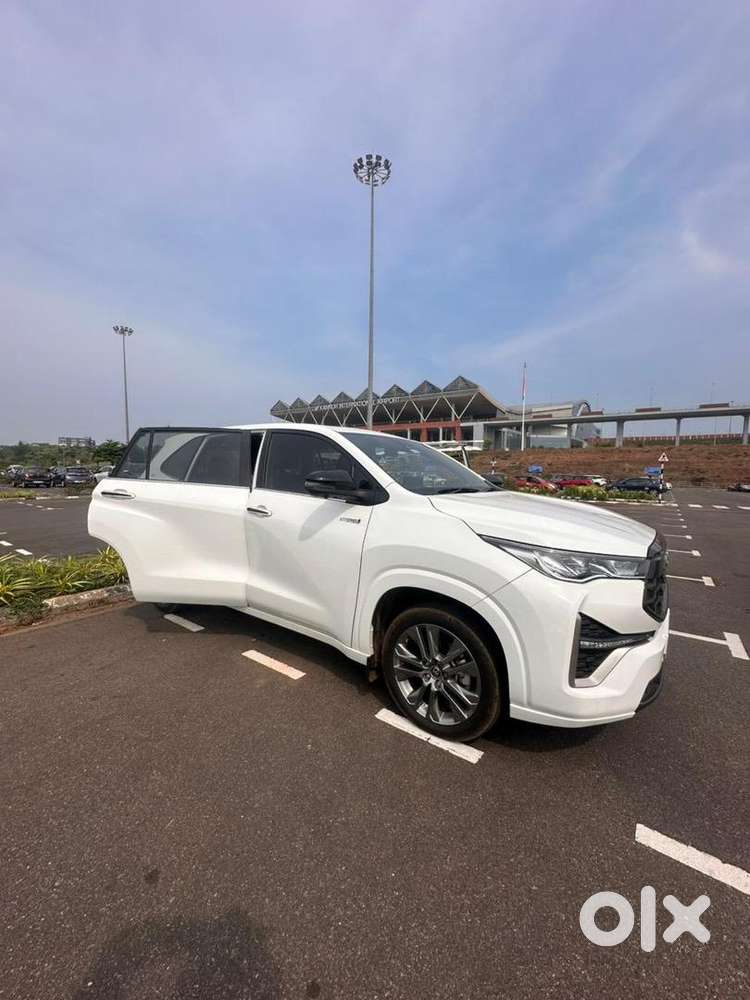 Toyota Innova Hycross 2024 Petrol Well Maintained