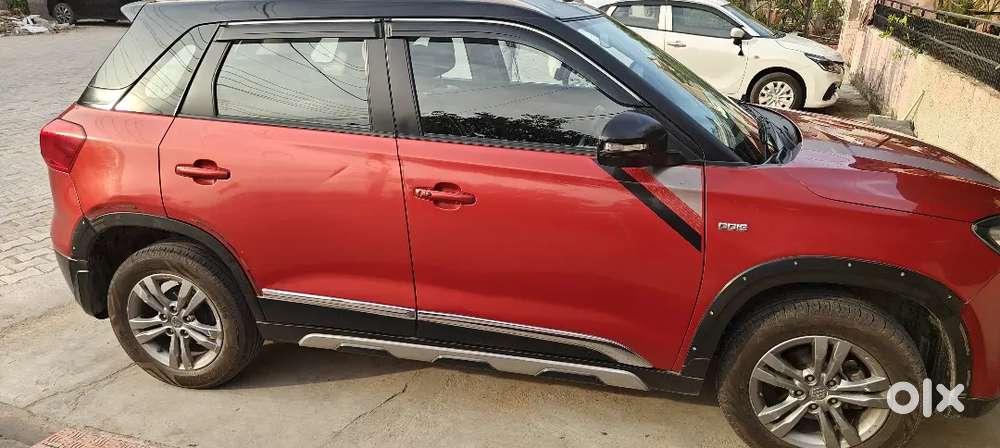 Top Model Great Condition Vehicle In Dual Tone With Company Record