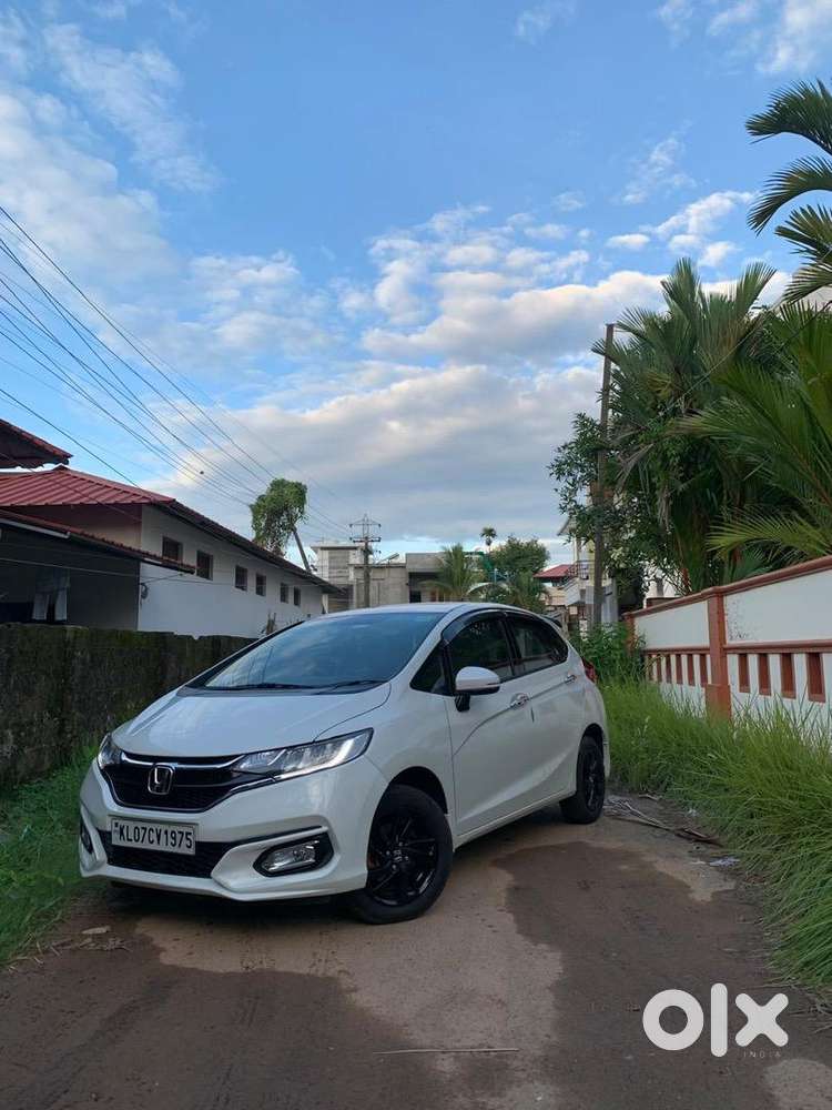 2020 Honda Jazz Zx Cvt Top Model  Sunroof  White  Well Maintained