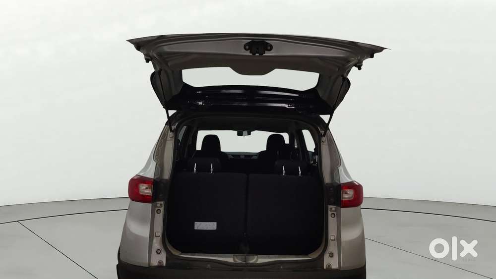 Renault Triber Rxt, 2022, Petrol
