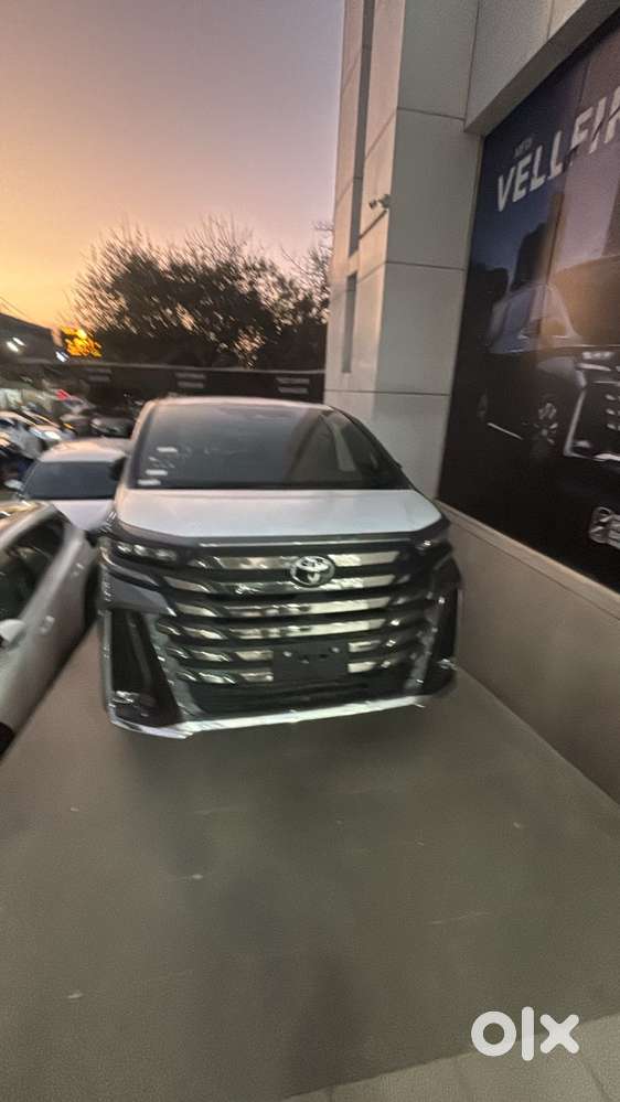 Toyota Vellfire Vip – Executive Lounge, 2026, Petrol