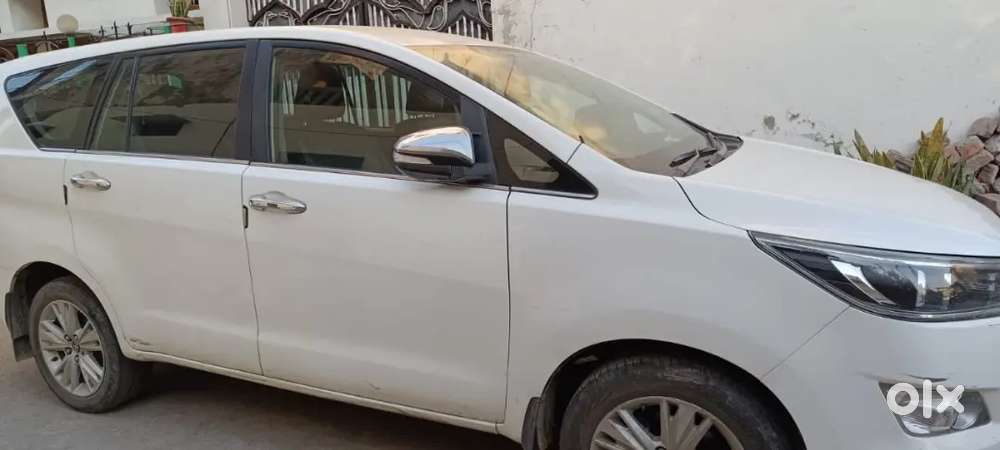Toyota Innova Crysta 2016 Diesel Well Maintained,single Handed Car