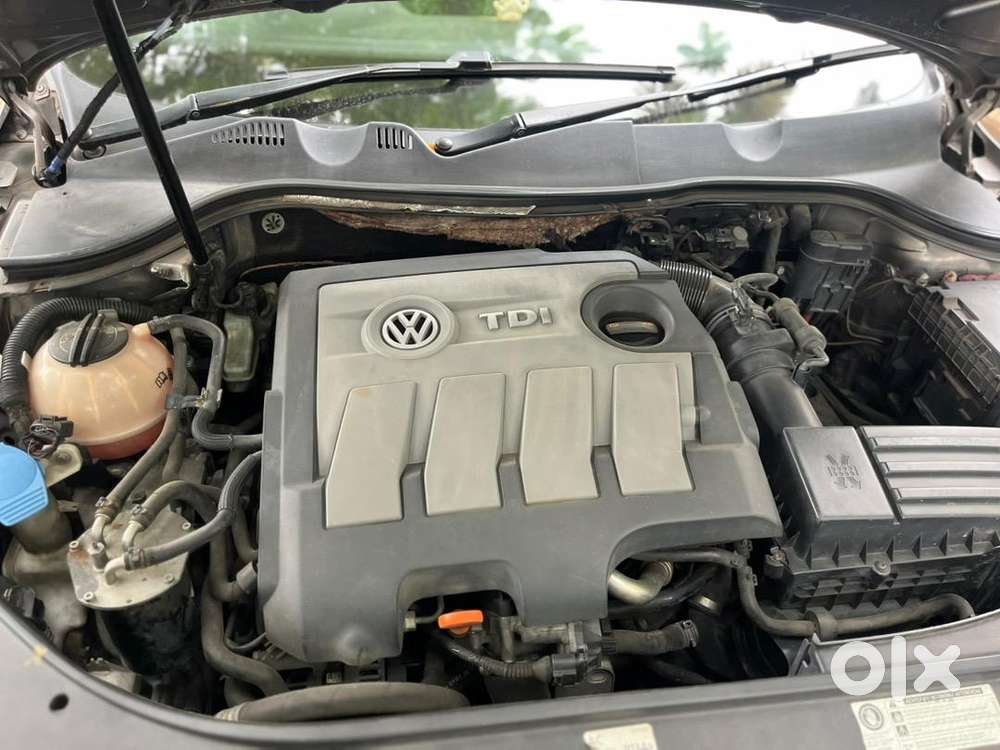 Volkswagen Passat 2011 Diesel 130000 Km Driven