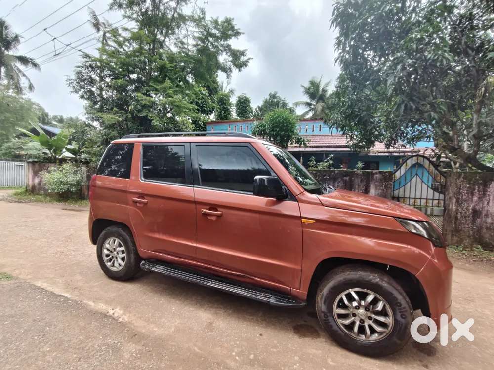 Mahindra Tuv 300 T8 2017
