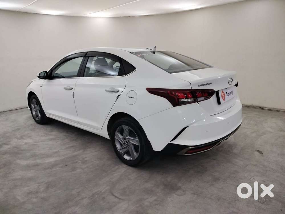 Hyundai Verna 1.5 Sx Vtvt Ivt, 2022, Petrol
