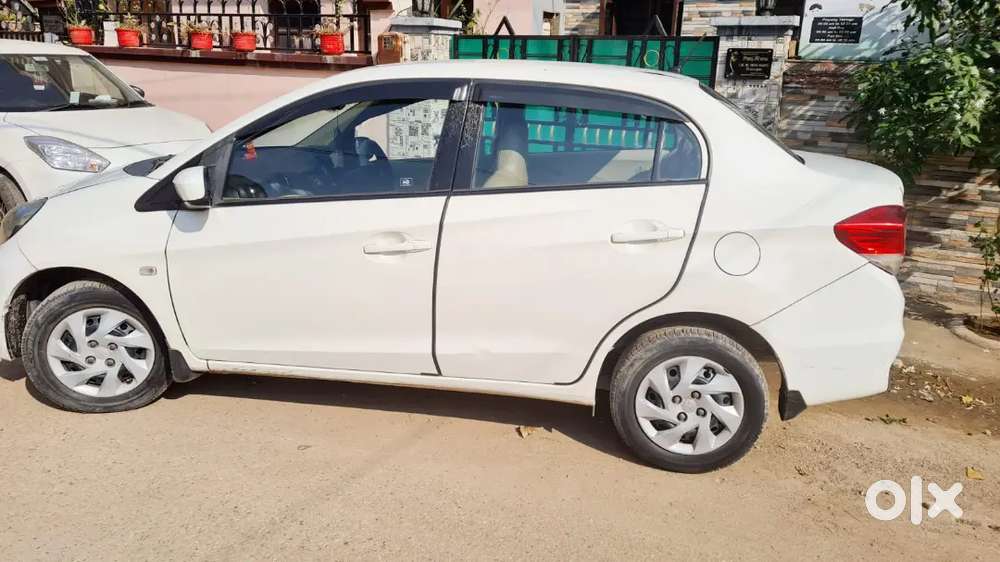 Honda Amaze 2015  1st Owner  Showroom Record  90,000 Km