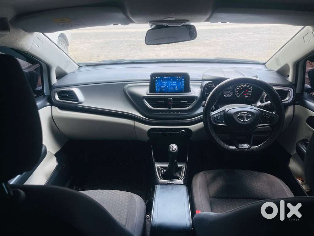 Tata Altroz Petrol 2023