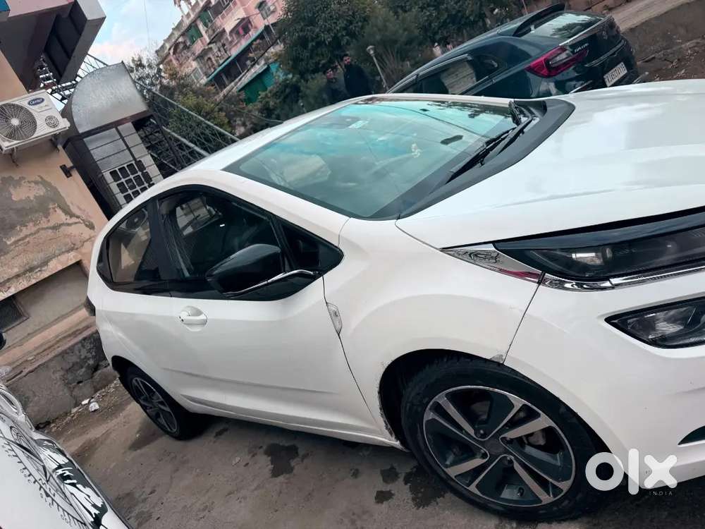 Tata Altroz Dark 2023 Petrol Automatic