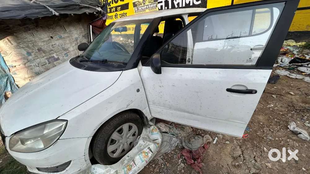 Urgent Sell Skoda Fabia 2011 Petrol 130000 Km Driven