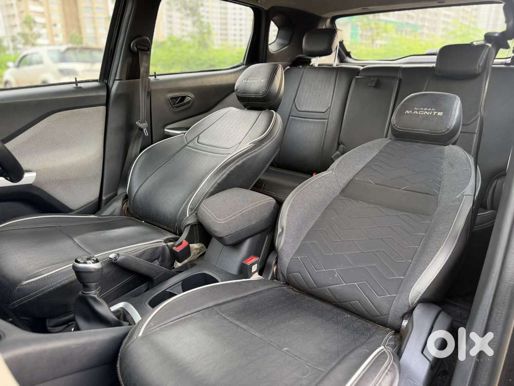 Nissan Magnite 1.0 Xv Premium, 2022, Petrol