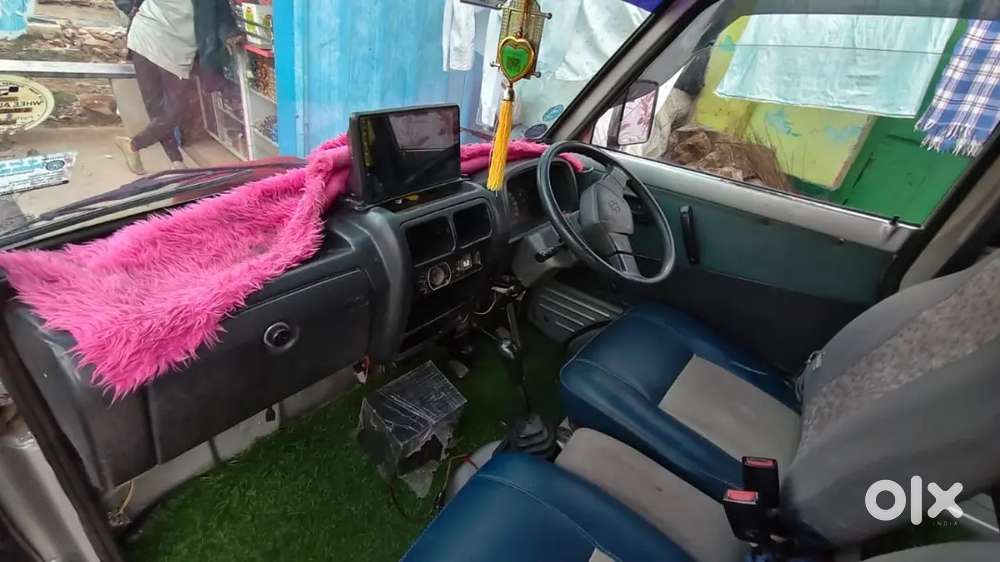 2012model Good condition reverse camera led Tv and woofer