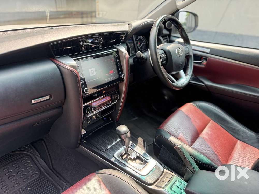 Toyota Fortuner Legender