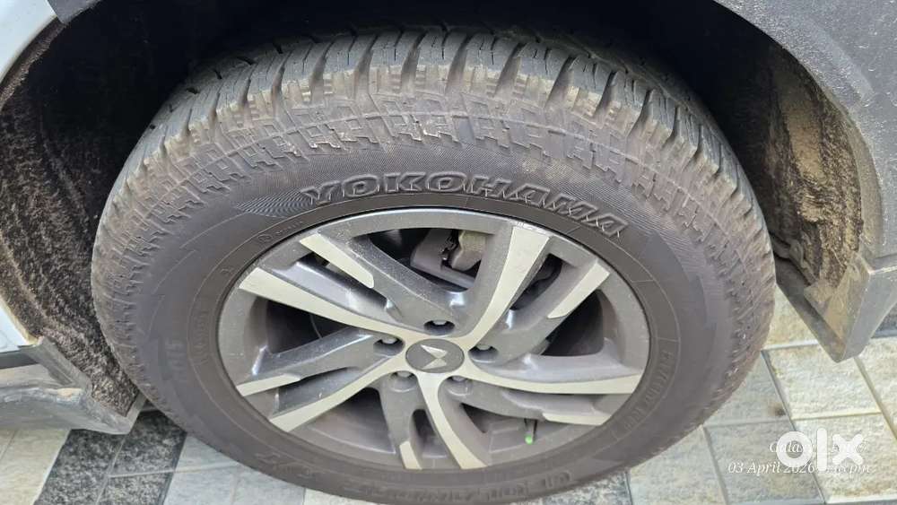 Mahindra Xuv700 Ax5 Diesel Manual Everest White Ceramic Coated