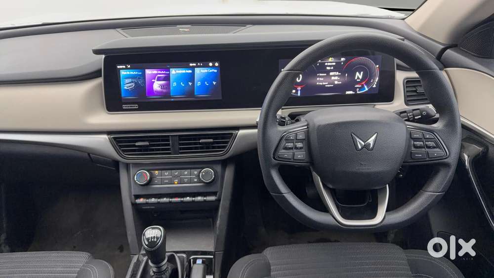 Mahindra Xuv700 2.0 Ax 5 Petrol Mt 7 Str, 2024, Petrol