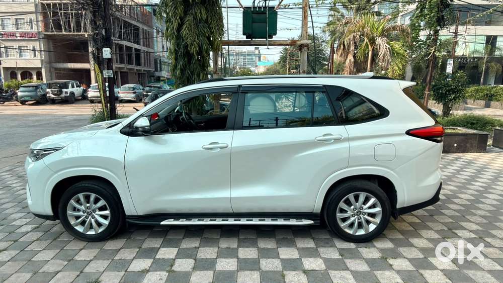 Toyota Innova Hycross 2.0 Vx Hybrid 8 Str, 2023, Petrol
