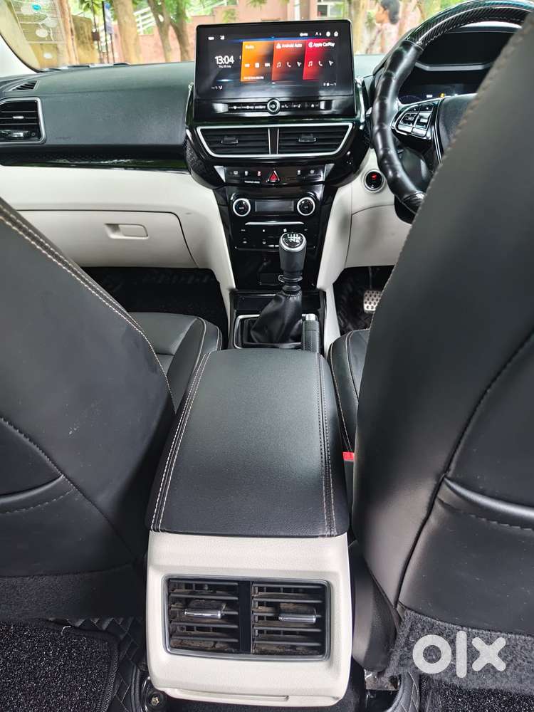 Mahindra Xuv 3xo Ax7l Petrol Mt, 2025, Petrol