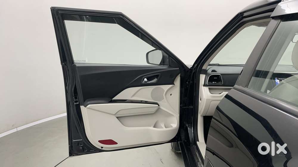 Mahindra Xuv300 W8 Amt Optional Diesel, 2023, Petrol