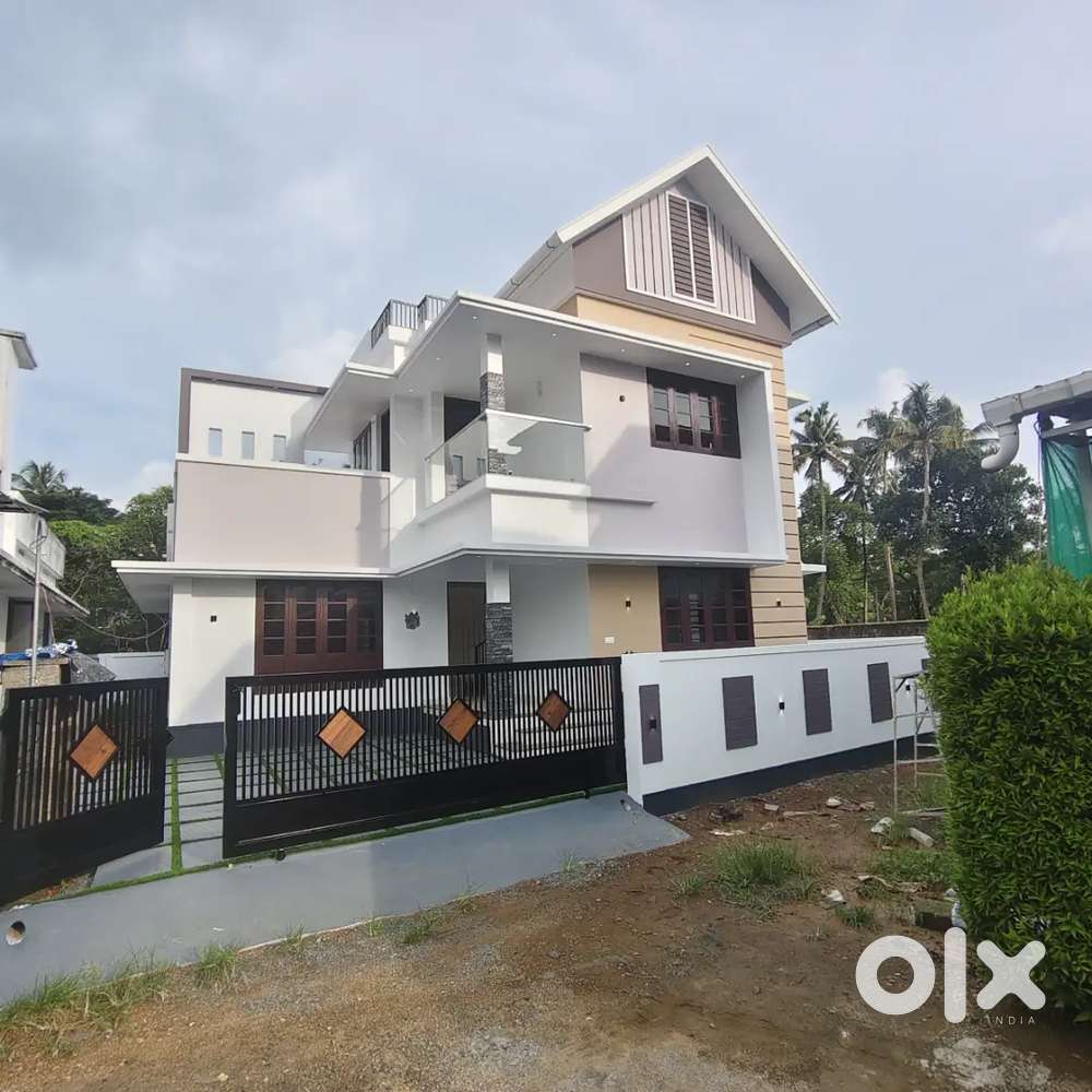Thrissur aribur 5.250 സെന്റ് plot new villa