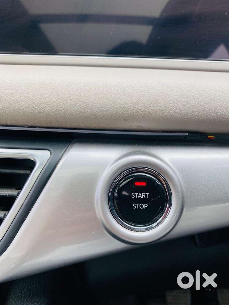 Mahindra Xuv700 2.0 Ax 7 Petrol Mt Str, 2024, Petrol