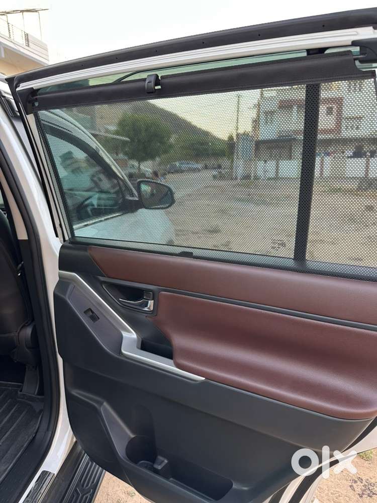 Toyota Innova Hycross-gx(o) 2025 (non-hybrid) Petrol 7000 Km Driven