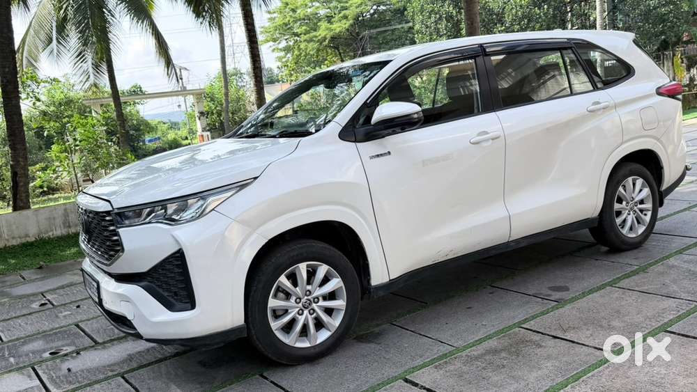 Toyota Innova Hycross Hybrid 2023