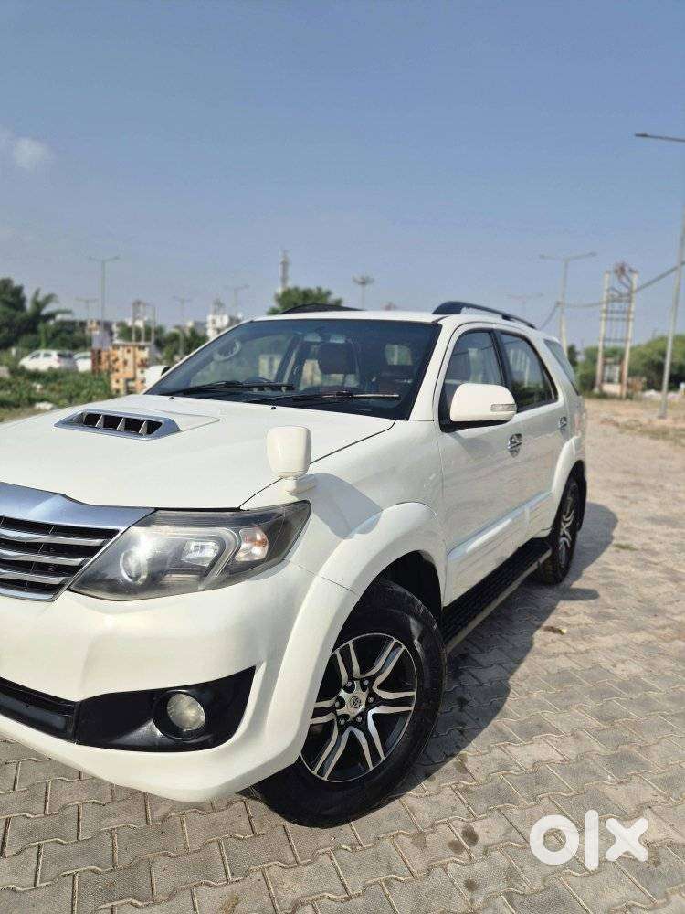 Toyota Fortuner 4x2 Manual, 2013, Diesel
