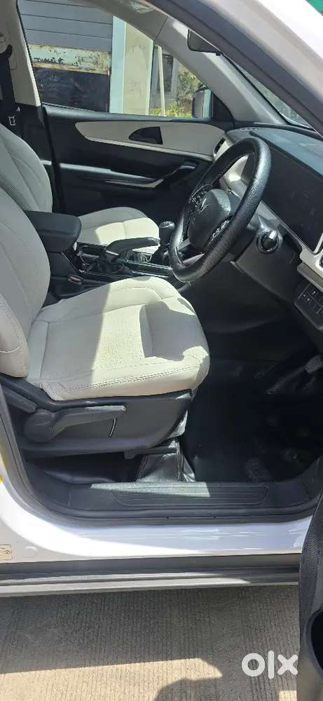 Mahindra Xuv700 2025 Diesel 17000 Km Driven