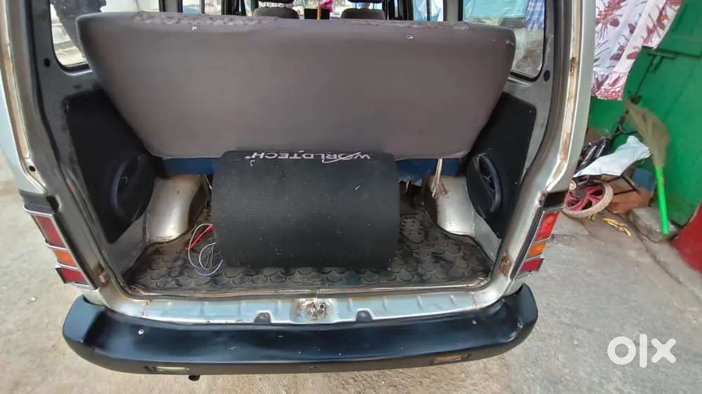 2012model Good condition reverse camera led Tv and woofer