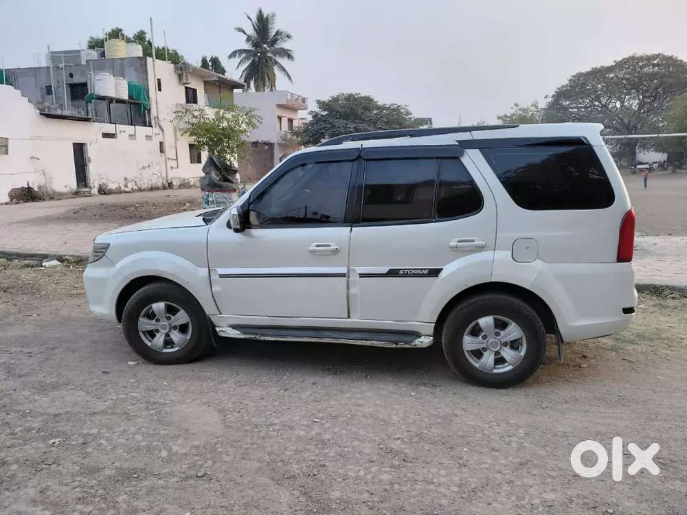 Tata Safari Strome 2013