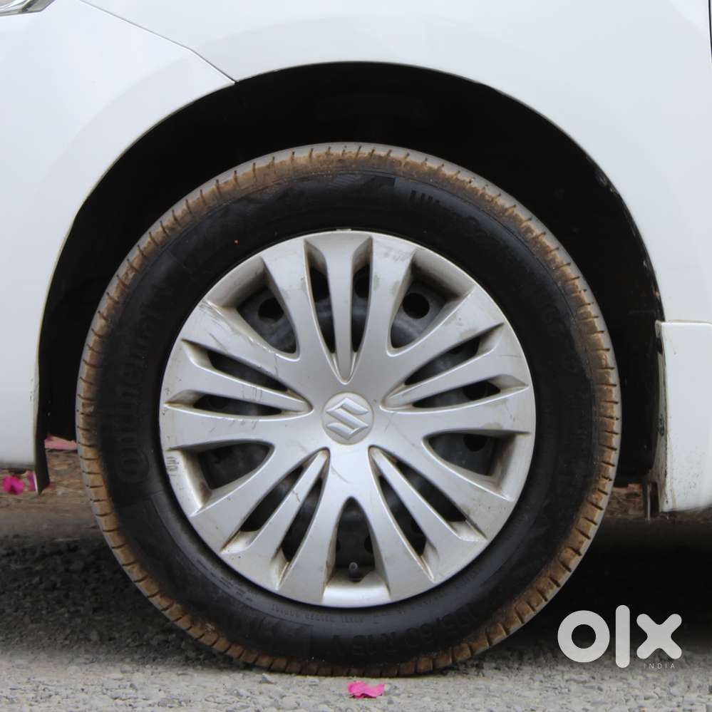 Maruti Suzuki Ertiga Vxi At Petrol, 2014, Petrol