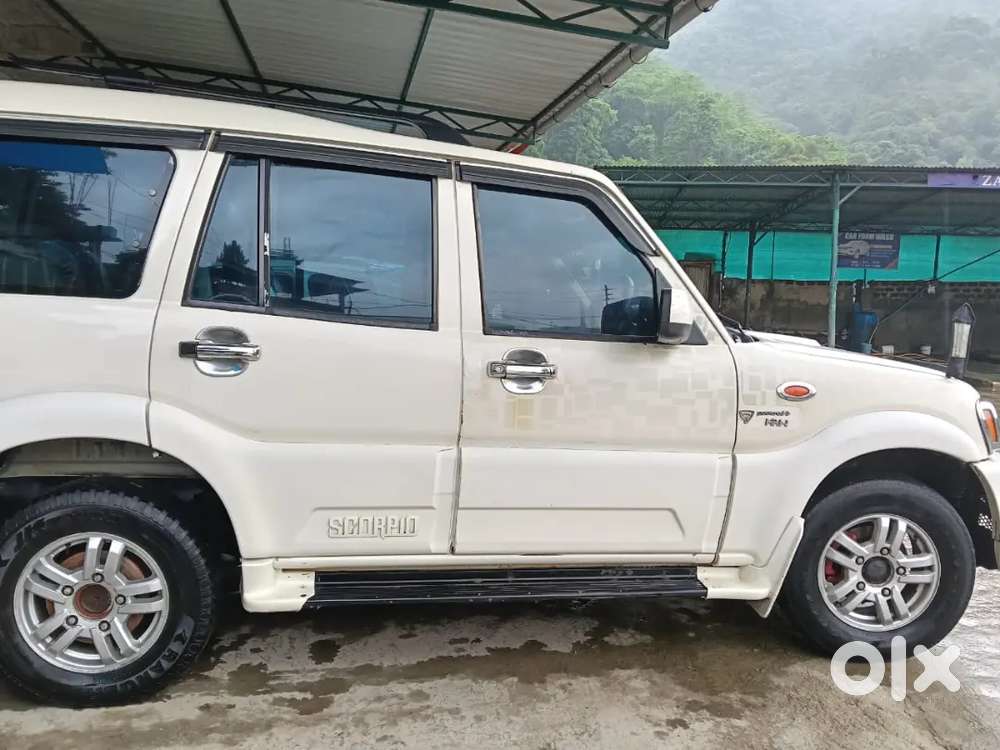 Mahindra Scorpio Classic 2011 Diesel 100000 Km Driven