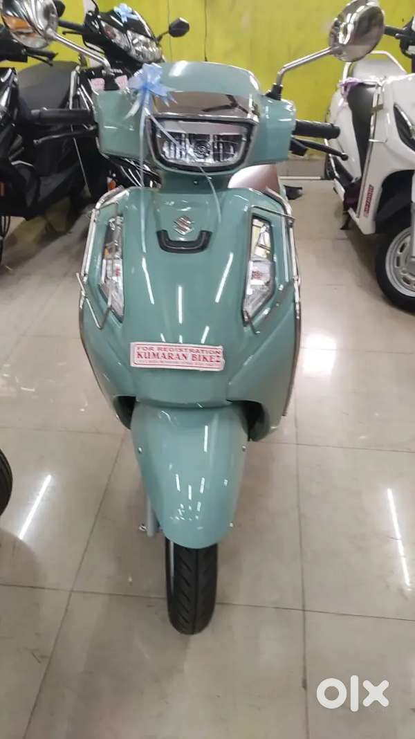 Access125 Pista Green colour available festival special Gift offers