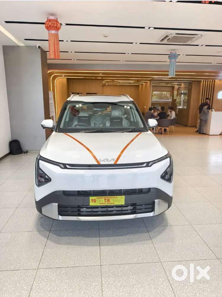 Kia Carens Clavis 2025 Petrol Well Maintained