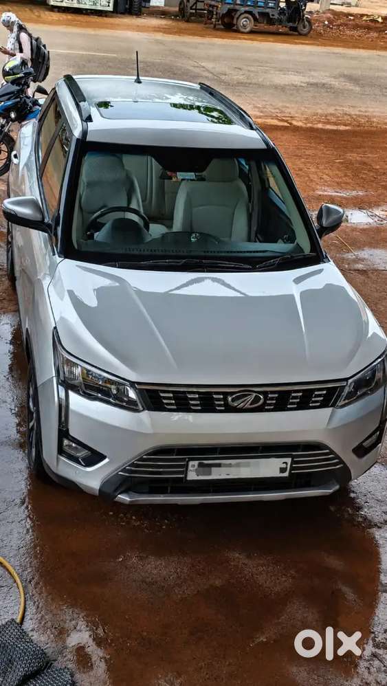 Sbi Officer Owned Mahindra Xuv 300 / Top Model / Excellent Condition