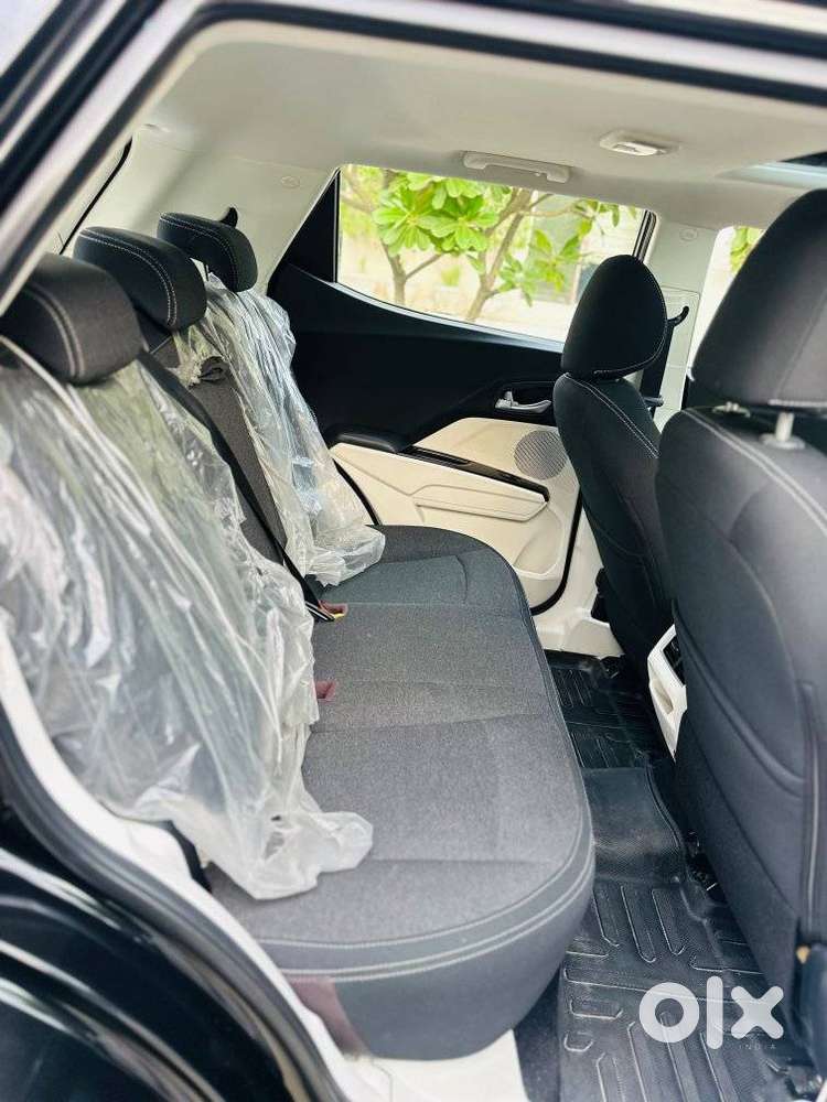 Mahindra Xuv 3xo Ax5l 1.2 Petrol At, 2026, Petrol