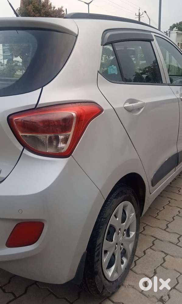 Hyundai Grand I10 Sportz, 2016, Petrol