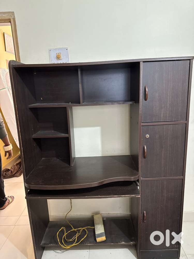 Computer table