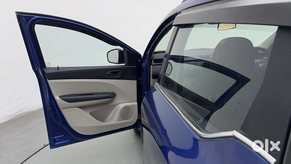 Renault Triber Rxt, 2023, Petrol