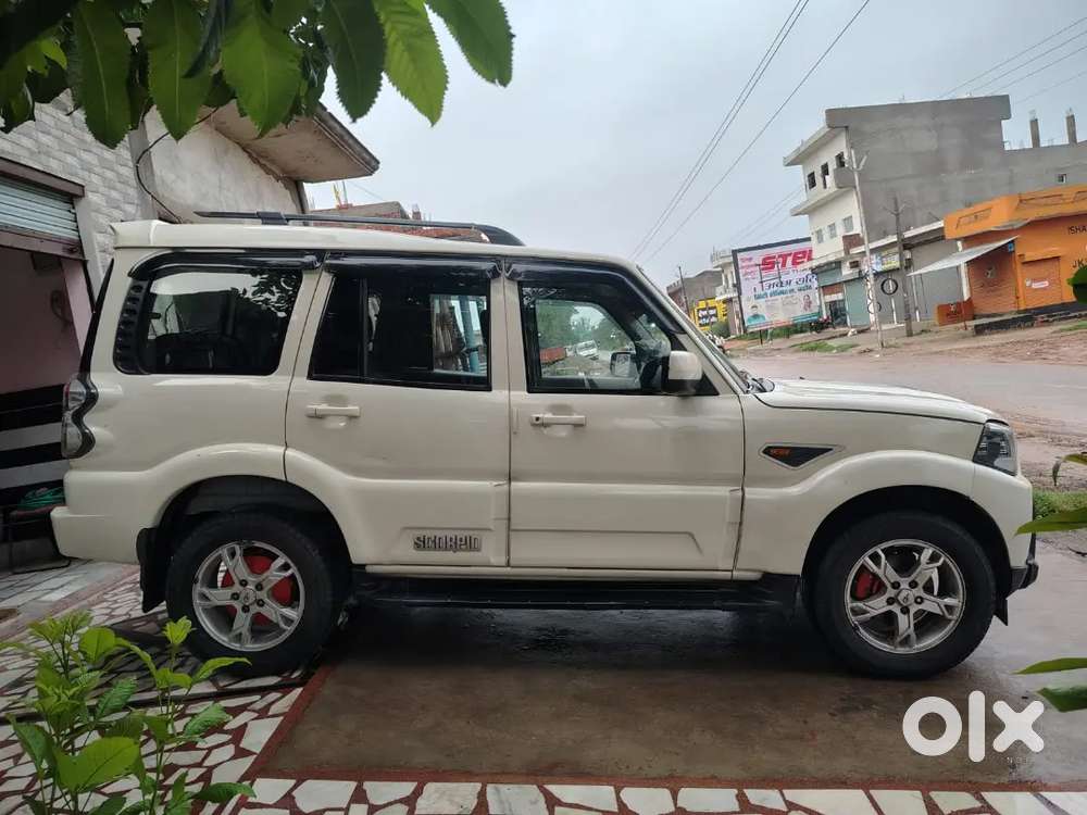 Mahindra Scorpio S6 Plus 2016