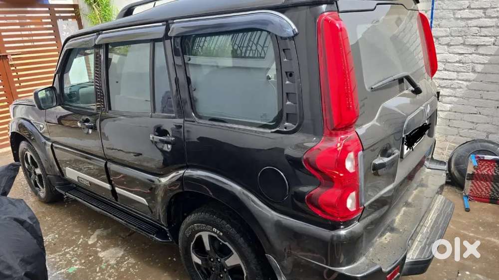 Mahindra Scorpio S10 Diesel 2015