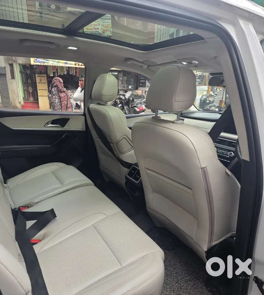 Mahindra Xuv700 2023 Diesel Well Maintained