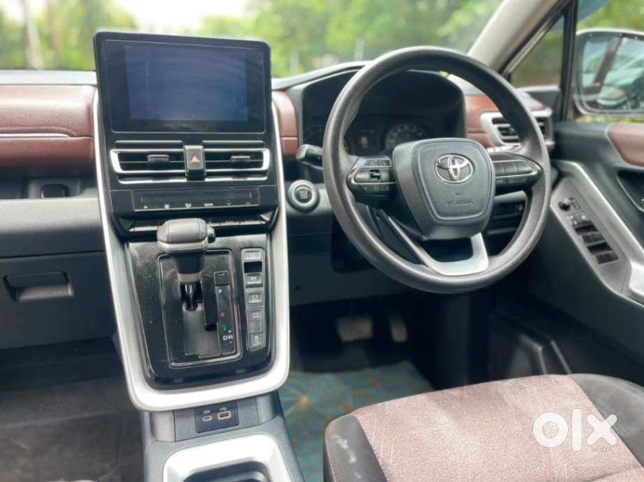 Toyota Innova Hycross Gx (o), 2025, Petrol