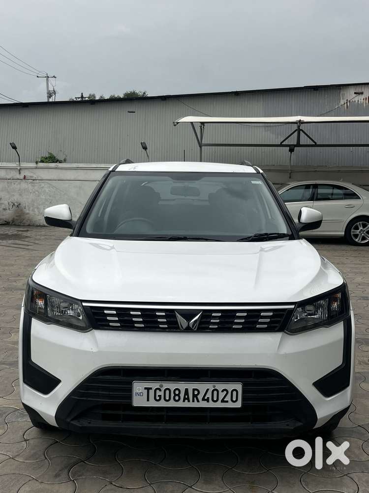 Mahindra Xuv300 1.2 W6 Amt Petrol, 2023, Petrol