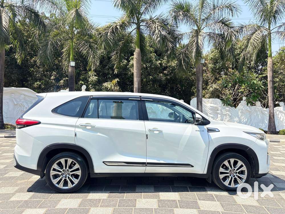 Toyota Innova Hycross 2.0 Zx (o) Hybrid 7 Str, 2023, Petrol